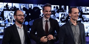 Ο Κυριάκος Μητσοτάκης με τον Δημήτρη Παπαμήτσο (αριστερά) και τον Andrea Bonetti (δεξιά) 