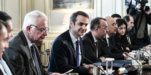 Ο Κυριάκος Μητσοτάκης κατά τη διάρκεια του υπουργικού συμβουλίου