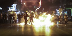 Επίθεση με βόμβες μολότοφ