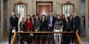 Μπακογιάννης με εκπροσώπους εταιρειών στολισμός χριστουγέννων