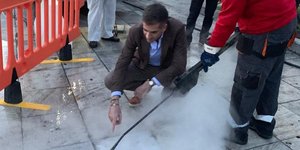 Ο Κώστας Μπακογιάννης στην πλατεία Συντάγματος 