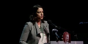 Η Νίκη Κεραμέως δίνει ομιλία στο Οικονομικό Πανεπιστήμιο Αθηνών