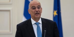 Ο Νίκος Δένδιας κάνει δηλώσεις