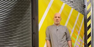 Ο Νίκος Μουτσινάς στο πλατό της εκπομπής «Καλό Μεσημεράκι»