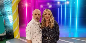 Ο Νίκος Μουτσινάς και η Σμαράγδα Καρύδη στην εκπομπή «Καλό Μεσημεράκι»