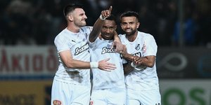 Οι παίκτες του ΟΦΗ πανηγυρίζουν το γκολ επί της ΑΕΚ