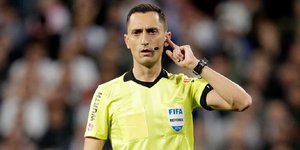 O Iσπανός διαιτητής Σάντσεθ που σφυρίζει το Ολυμπιακός-ΠΑΟΚ
