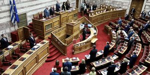 ορθιοι βουλευτες στα εδρανα