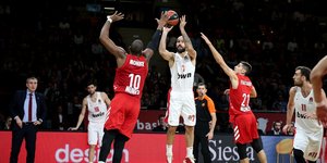 O Σπανούλης επιχειρεί σουτ κόντρα στην Μπάγερν