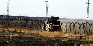 Στρατιωτικό όχημα στη ζώνη ασφαλείας που συμφώνησαν Ρωσία και Τουρκία στην Συρία