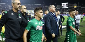 Παίκτες του Παναθηναϊκού αποχωρούν από το γήπεδο