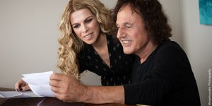 Βασίλης Παπακωνσταντίνου  Βιολέτα Ίκαρη