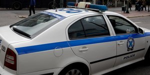 περιπολικο στο πλάι
