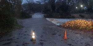 Δρόμος κομμένος στα δύο από πλημμύρες