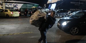 Μυτιλήνη: 200 αιτούντες άσυλο αναχώρησαν για τον Πειραιά