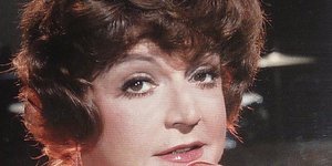 Ρένα Βλαχοπούλου ροζ φόρεμα