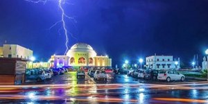 Αστραπή χτυπάει στη Ρόδο