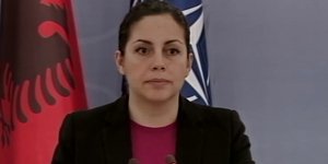 Η υπουργός Αμυνας της Αλβανίας