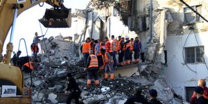 Ενα από τα κτίρια που κατέρρευσαν στην Αλβανία μετά το σεισμό