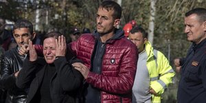 Σοκάρουν οι ιστορίες συγγενών των θυμάτων μετά το σεισμό στην Αλβανία