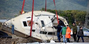 Η ανέλκυση του μοιραίου ιστιοφόρου στο Αντίρριο 