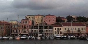 Σπίτια στην άκρη στη θάλασσα