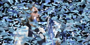 Ο Στέφανος Τσιτσιπάς πανηγυρίζει τη νίκη του στο Λονδίνο