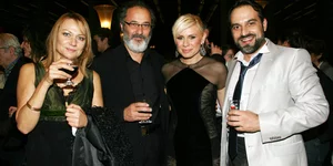 Ο Στέλιος Μάινας με τη σύζυγό του η Κατερίνα Καραβάτου κι ο Κρατερός Κατσούλης