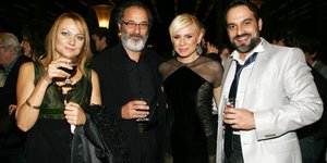 Ο Στέλιος Μάινας με τη σύζυγό του η Κατερίνα Καραβάτου κι ο Κρατερός Κατσούλης 