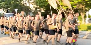 Ο Κινεζικός Λαϊκός Απελευθερωτικό Στρατός εν δράσει στους δρόμους του Χονγκ Κονγκ