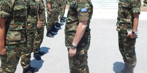 Στρατιώτες