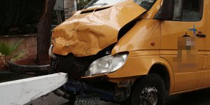 Τροχαίο με σχολικό λεωφορείο στη Βούλα