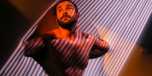 αντρας χωρίς χερια 