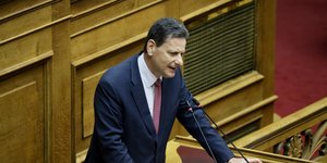 Ο Θεόδωρος Σκυλακάκης στη Βουλή