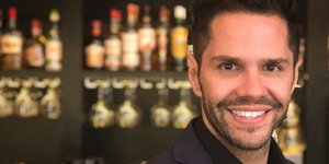 Ο Γιώργος Τσαλίκης χαμογελαστός