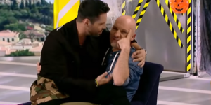 Ο Γιώργος Τσαλίκης στην αγκαλιά του Νίκου Μουτσινά