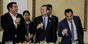 Αλέξης Τσίπρας και Αδωνις Γεωργιάδης με τον Κινέζο επίσημο ανάμεσά τους