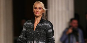 Η Βικτώρια Καρύδα σε επίδειξη μόδας