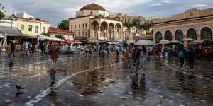 Βροχή στην Αθήνα μοναστηράκι