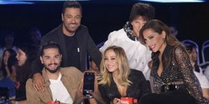 Οι κριτές του X-Factor μαζί με την παρουσιάστρια Δέσποινα Βανδή