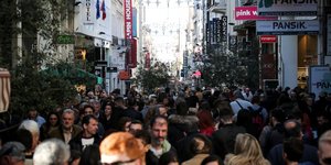Κόσμος στην Ερμού