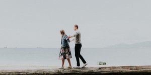 ζευγάρι στην παραλία