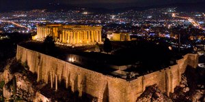 H Ακρόπολη τη νύχτα