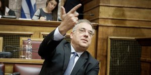 Ο υπ. Εσωτερικών Τάκης Θεοδωρικάκος κατά τη συζήτηση για την ψήφο των αποδήμων