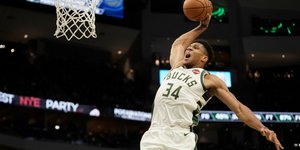 Ο Γιάννης Αντετοκούνμπο έτοιμος να καρφώσει