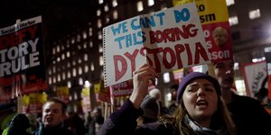 Βρετανία: Διαδήλωση στο Λονδίνο κατά του Τζόνσον -«Δεν είναι ο πρωθυπουργός μου»