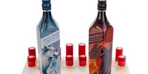 Μπουκάλια ουίσκι Johnnie με σκάκι