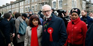 Ο Τζέρεμι Κόρμπιν σε συγκέντρωση των Εργατικών