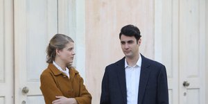 Η Δανάη Μιχαλάκη και ο Ίαν Στρατής στα γυρίσματα της σειράς «Άγριες Μέλισσες»
