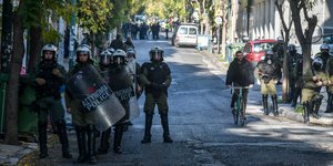 Άνδρες των ΜΑΤ στο Κουκάκι